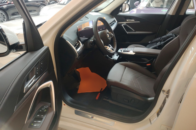 宝马iX1 2025款 eDrive25L M运动套装中控内饰20