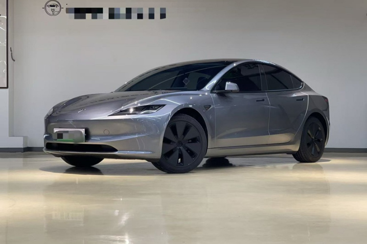 特斯拉 Model 3 2025款 后轮驱动版车身外观1