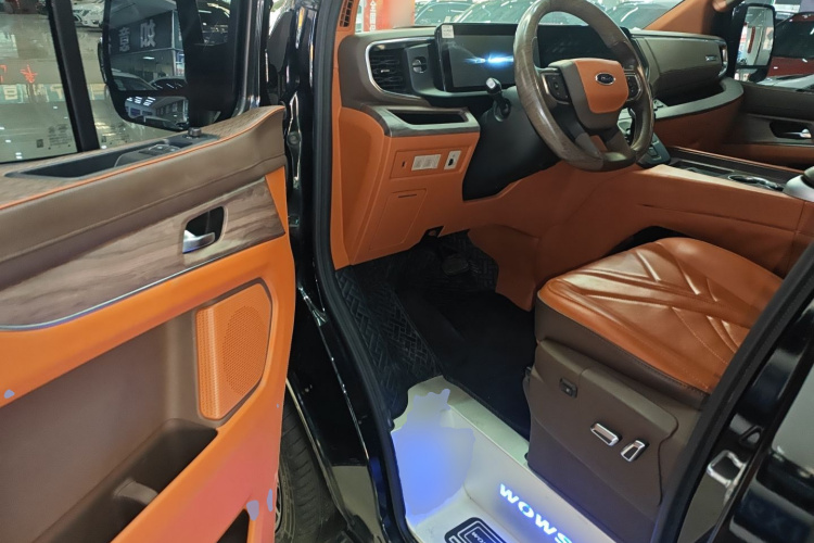 钧天黑武士Youth 2023款 2.0T 汽油标配版中控内饰7003