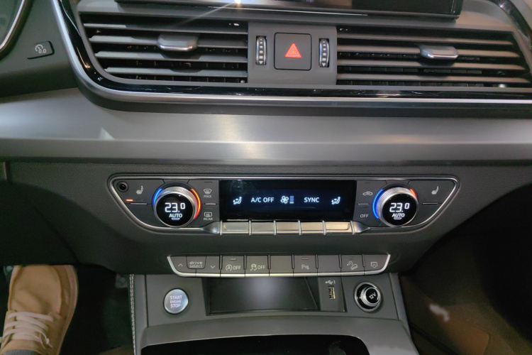 奥迪Q5L 2022款 40T 时尚动感型局部细节16