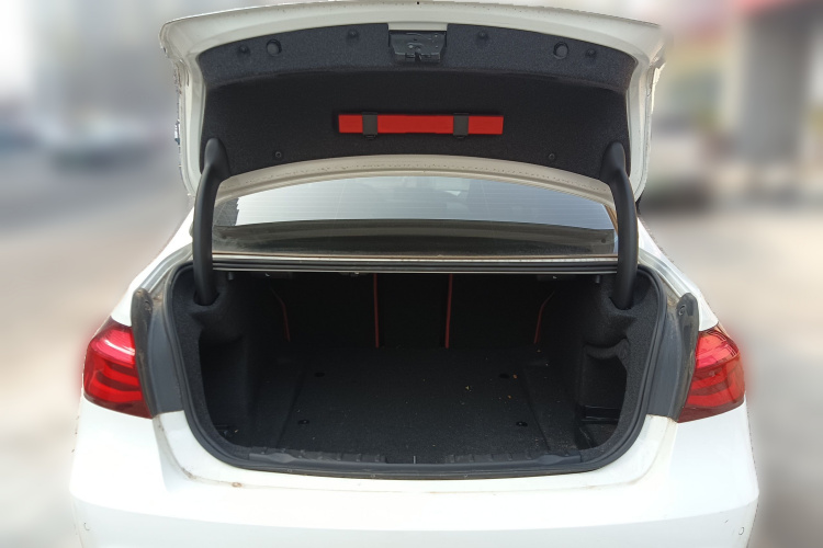 宝马3系 2019款 320i M运动曜夜版局部细节23