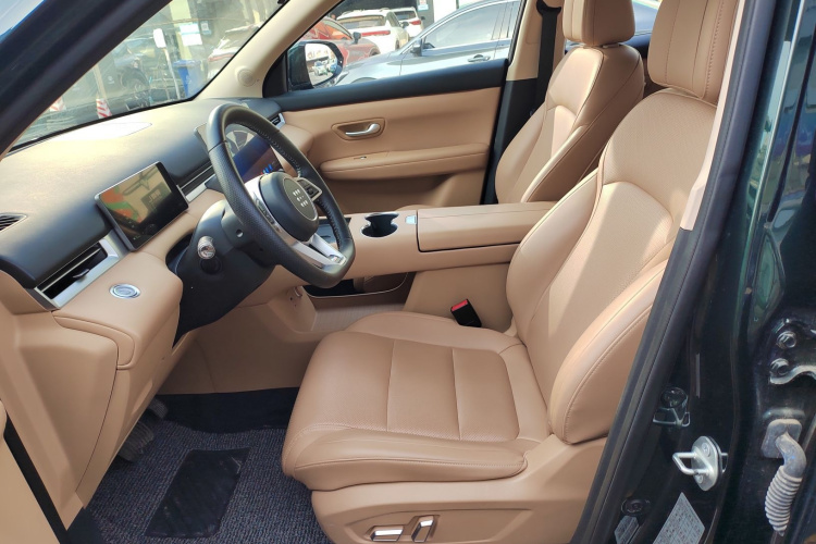 蓝电E5 PLUS 2025款 165km 长续航版PLUS 7座中控内饰19