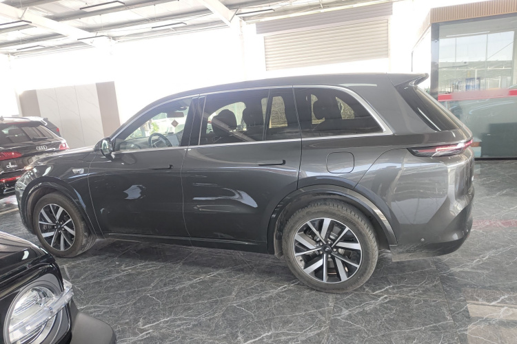 理想汽车 理想L8 2023款 Air车身外观4