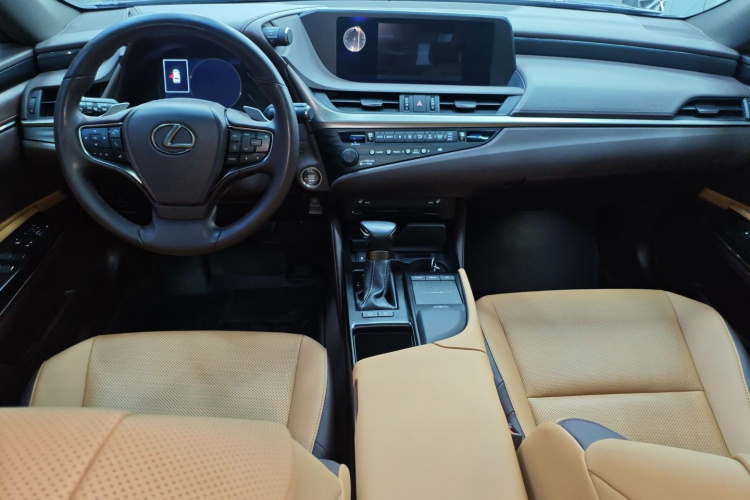 雷克萨斯ES 2020款 200 卓越版中控内饰12