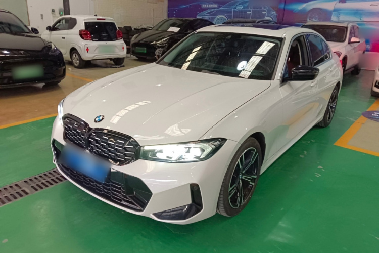 宝马3系 2023款 325i M运动套装车身外观1