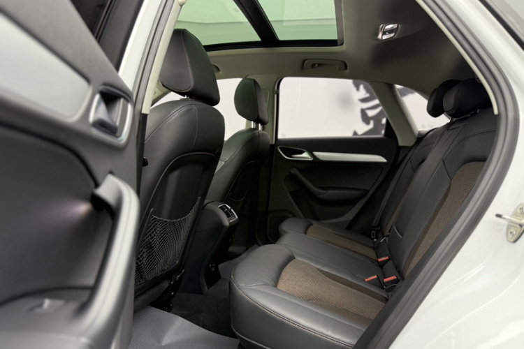 奥迪Q3 2018款 30周年年型 30 TFSI 时尚型中控内饰7003