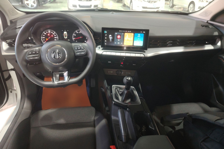 名爵 MG5 2023款 180DVVT 手动风尚版中控内饰12