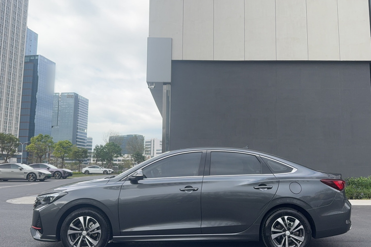 长安 逸动 2024款 PLUS 蓝鲸NE 1.4T GDI DCT高能版车身外观6001