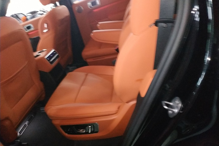 理想汽车 理想L8 2023款 Air中控内饰21