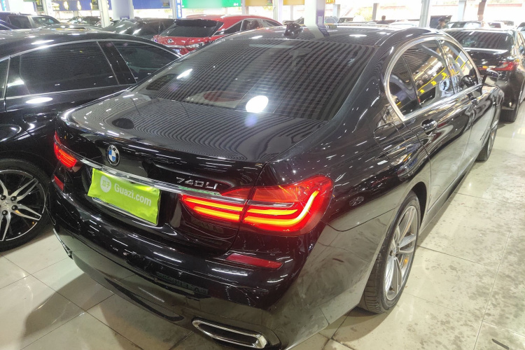 宝马7系 2018款 730Li 领先型 M运动套装车身外观7