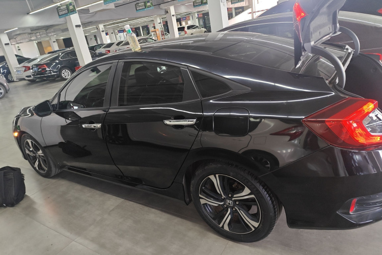 本田 思域 2016款 220TURBO CVT尊贵版车身外观4
