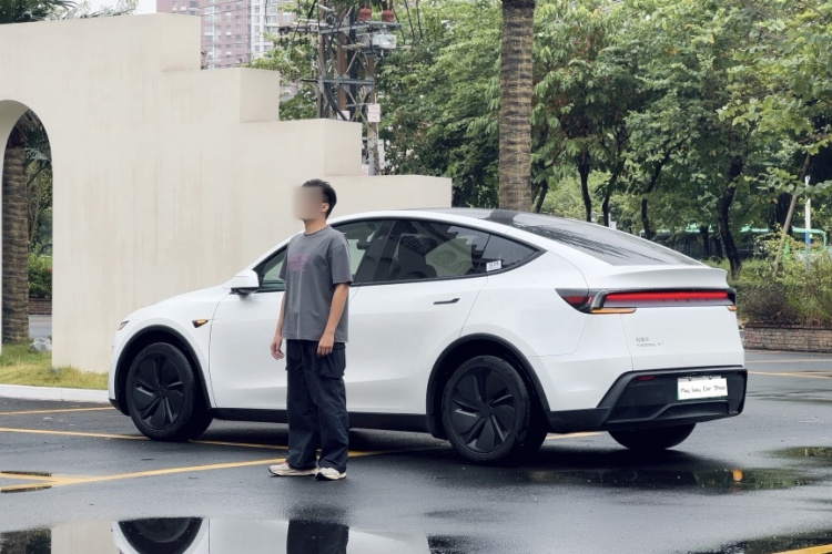 特斯拉 Model Y 2025款 改款 长续航全轮驱动版车身外观6003