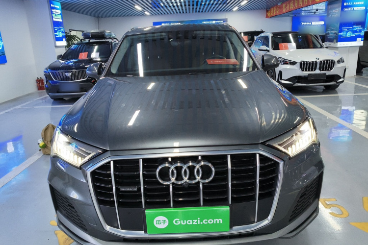 奥迪Q7 2022款 45 TFSI quattro S line运动型车身外观2