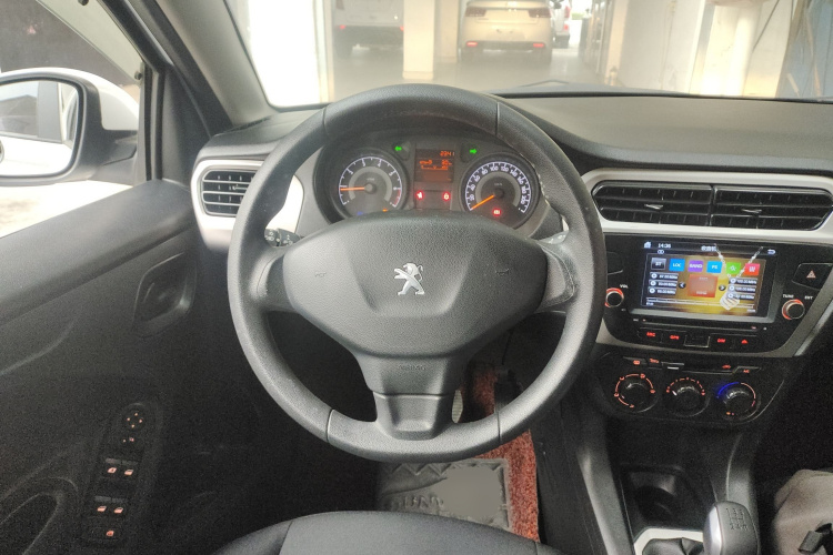 标致301 2016款 1.6L 手动舒适版中控内饰13