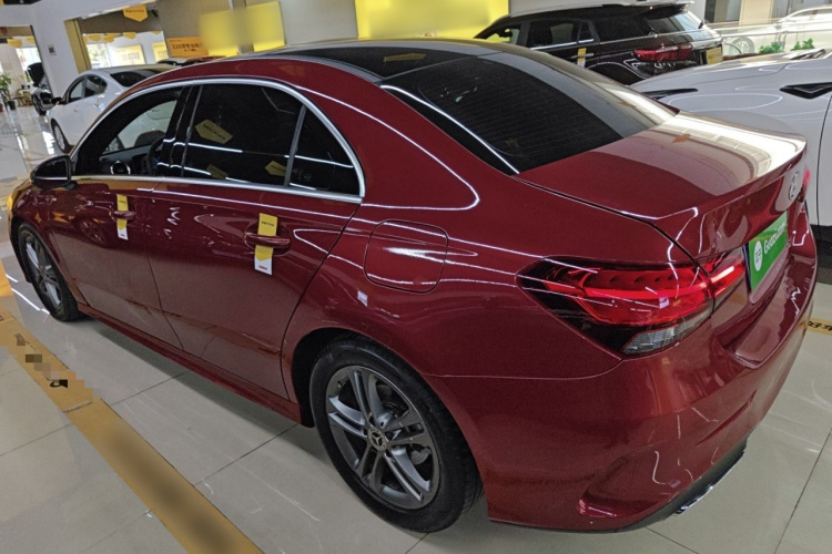 奔驰A级 2020款 改款 A 180 L 运动轿车特殊配置车身外观4