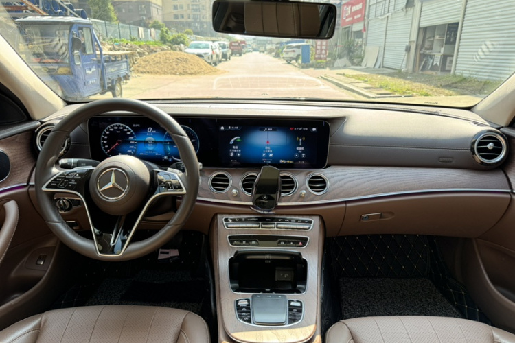 奔驰E级 2023款 E 300 L 时尚型中控内饰7001