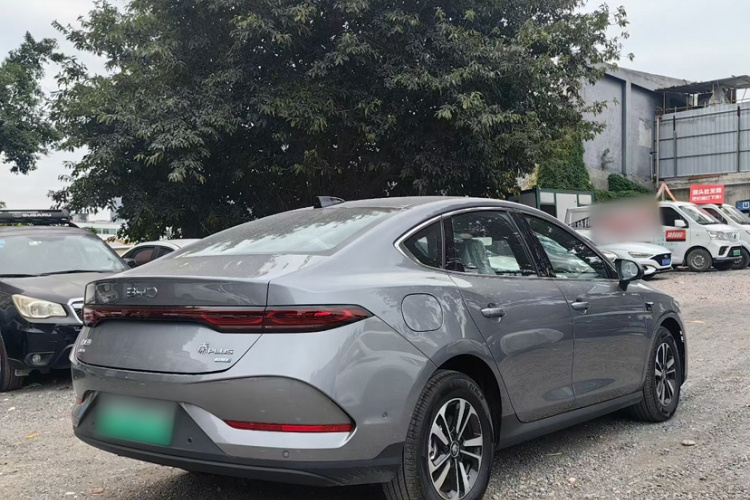 比亚迪 秦PLUS 2025款 DM-i 智驾版 55KM超越型车身外观6010