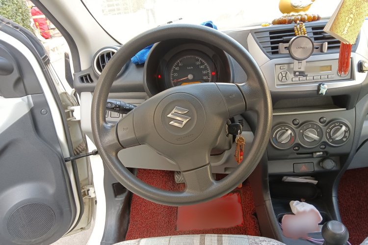 铃木 奥拓 2013款 改款 1.0L 手动舒适型局部细节13