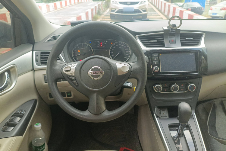 日产 轩逸 2019款 1.6XE CVT舒适版 国VI中控内饰12