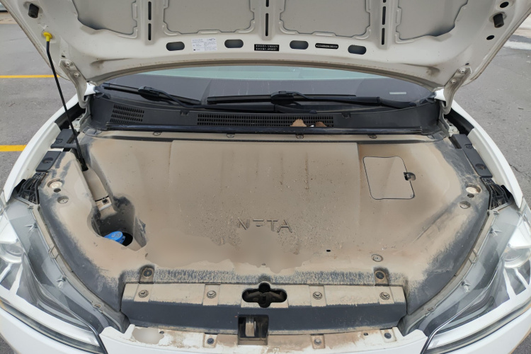 哪吒汽车 哪吒V 2021款 标准续航娱乐版升级型机舱底盘24