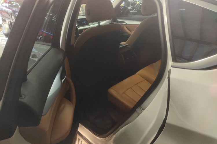 宝马X6 2017款 xDrive35i 领先型中控内饰21