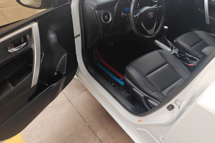 丰田 雷凌 2017款 改款 185T CVT精英版 国V中控内饰7002