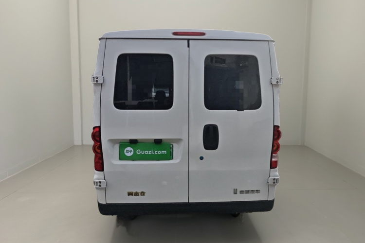 予风汽车 予风黄金仓 2025款 客车版 带慢充车身外观6