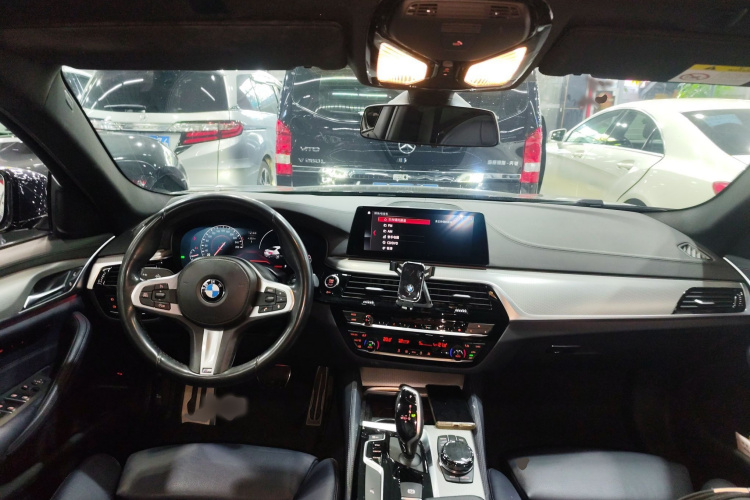 宝马5系(进口) 2019款 525i M运动套装中控内饰7002