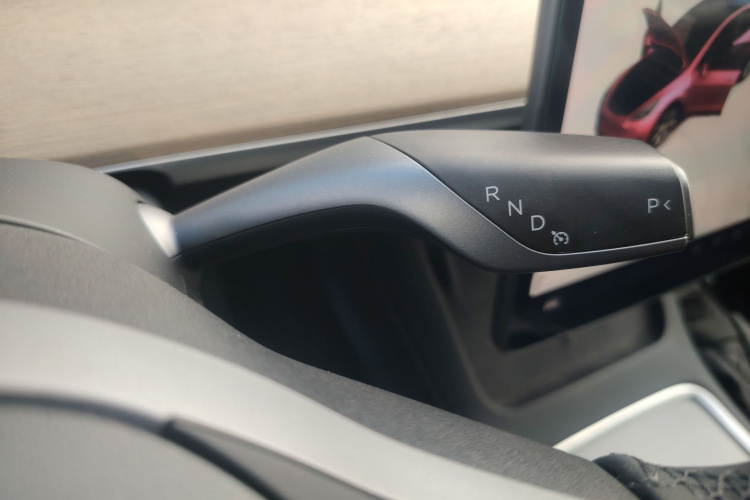 特斯拉 Model Y 2021款 长续航全轮驱动版 3D7局部细节18