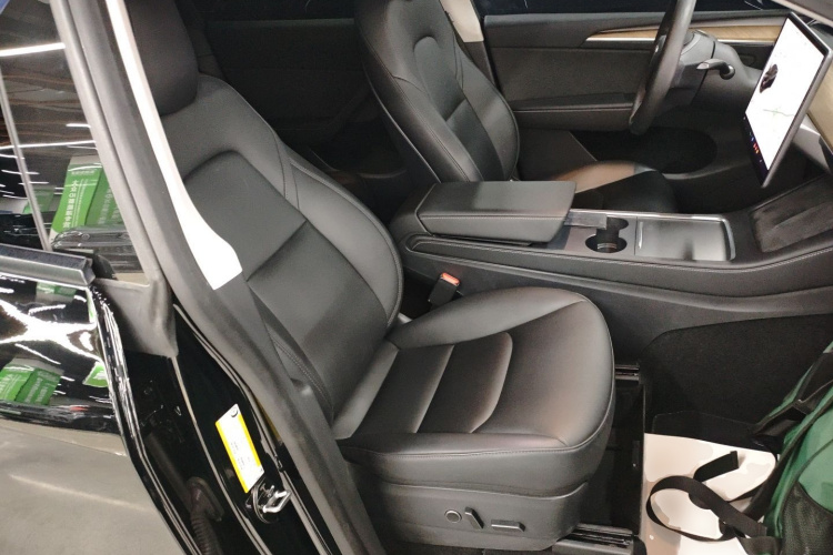 特斯拉 Model Y 2021款 长续航全轮驱动版局部细节41