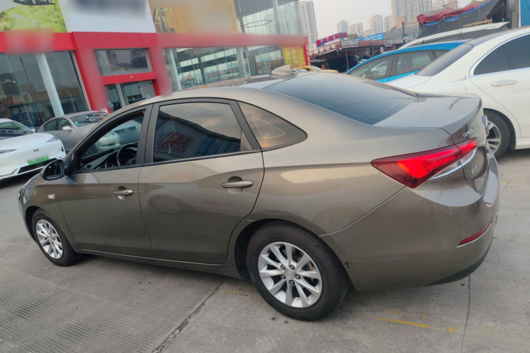 别克 英朗 2019款 15T 双离合进取型 国VI车身外观4