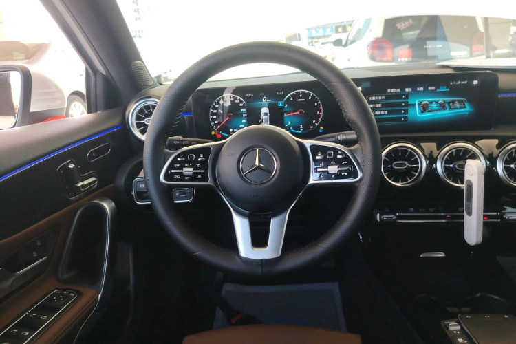 奔驰A级(进口) 2021款 A 200 时尚型局部细节13