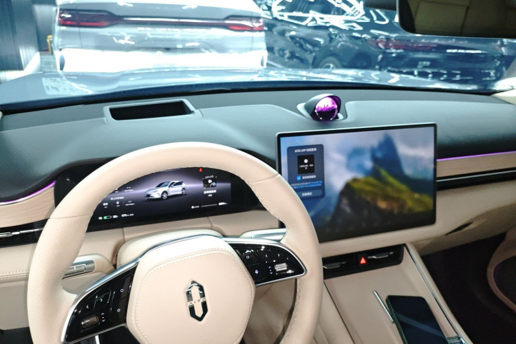 鸿蒙智行 问界M5 2025款 纯电  Ultra 后驱版中控内饰12