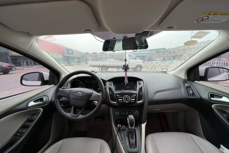 福特 福克斯 2017款 三厢 1.6L 自动舒适型智行版中控内饰7004