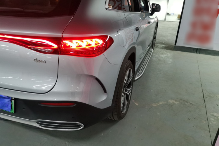 奔驰EQE SUV 2024款 500 4MATIC 豪华版车身外观9