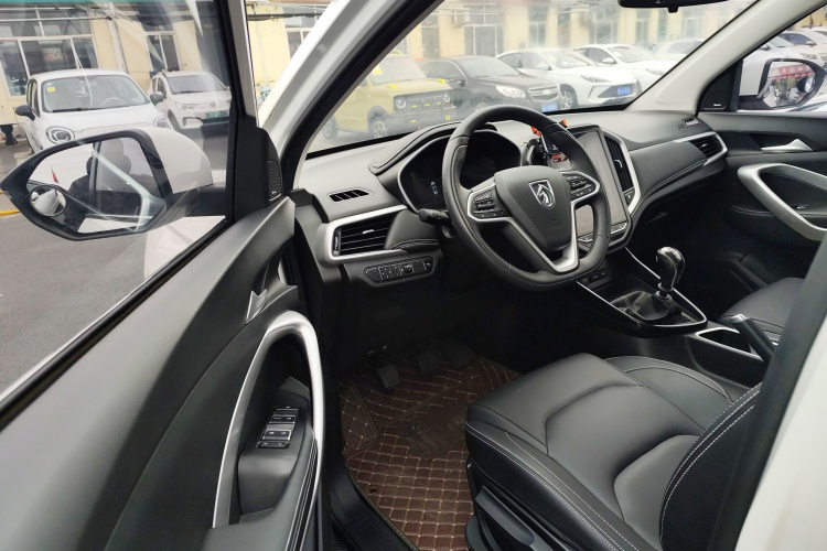 宝骏530 2021款 全球车周年纪念版 1.5T 手动尊贵型 6座中控内饰20