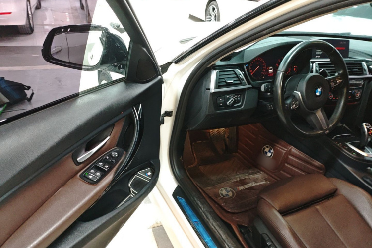 宝马3系 2019款 320Li M运动套装中控内饰7003