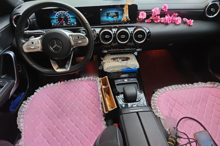 奔驰A级 2019款 改款 A 180 L 运动轿车中控内饰7002