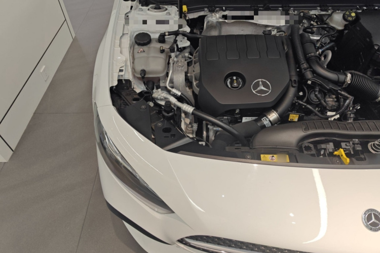奔驰A级 2023款 A 200 L 动感型机舱底盘25
