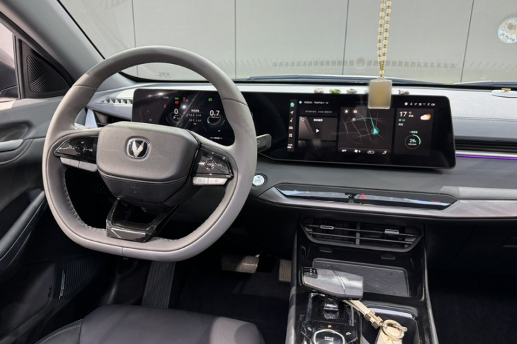 长安 锐程PLUS 2023款 1.5T DCT尊贵型中控内饰7004