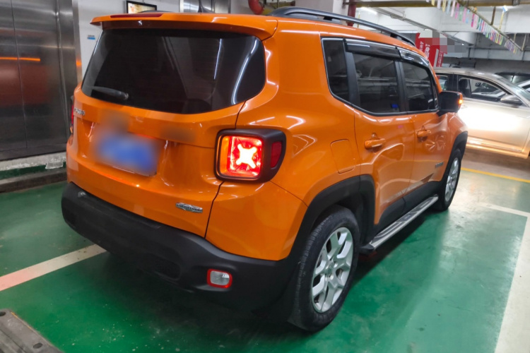 Jeep 自由侠 2018款 互联大屏版 180T 自动高能版车身外观7