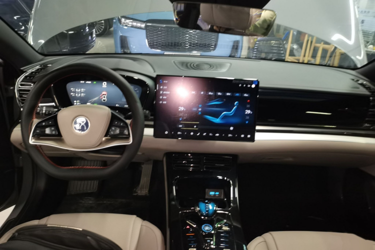 比亚迪 汉 2025款 DM-i 智驾版 125KM尊贵型中控内饰7002