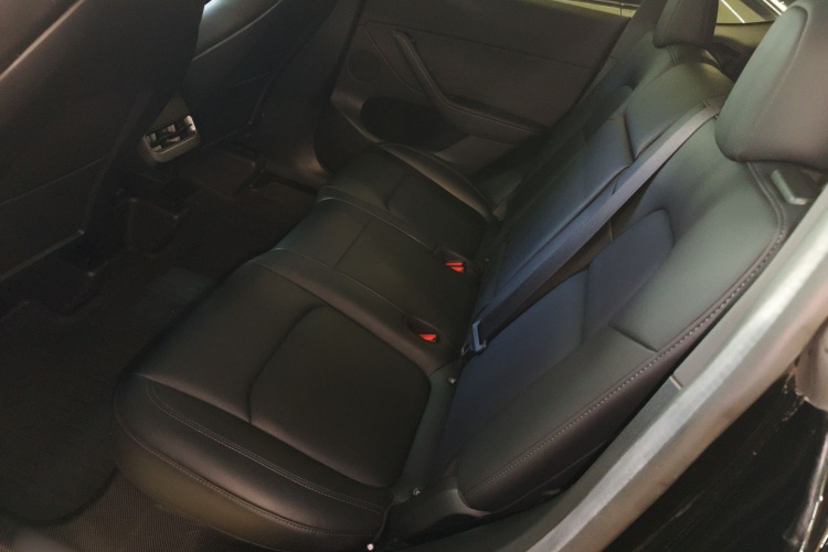 特斯拉 Model Y 2022款 改款 长续航全轮驱动版中控内饰21