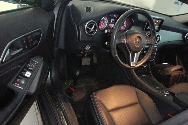 奔驰GLA 2015款 GLA 200 时尚型中控内饰7003