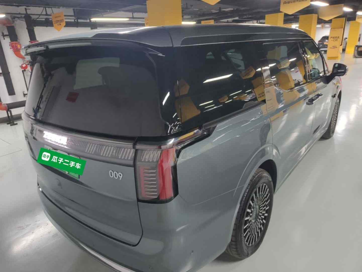 极氪009 2024款 七座过道版 108kWh(4)