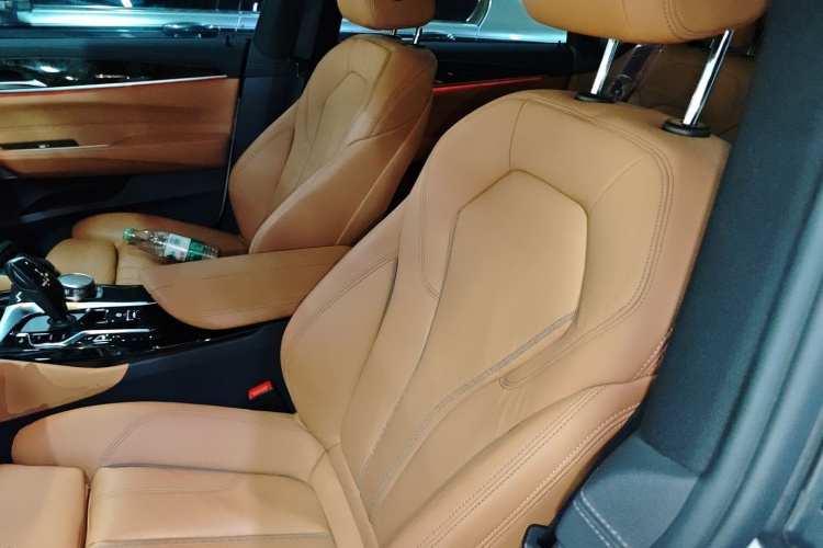 宝马6系GT 2022款 630i M运动套装中控内饰19