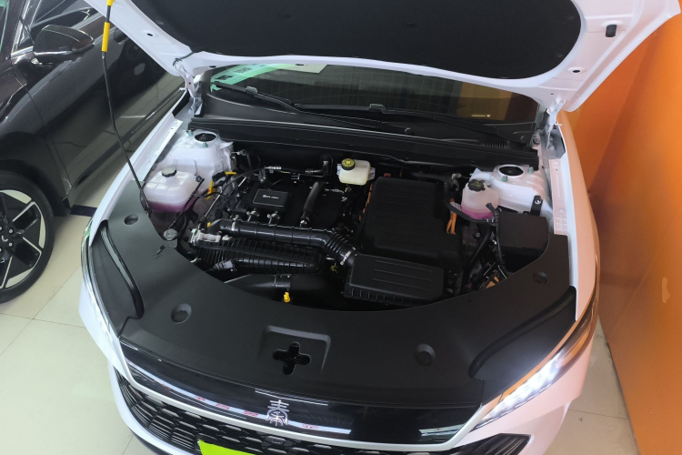 比亚迪 秦PLUS 2025款 DM-i 智驾版 55KM领先型机舱底盘24