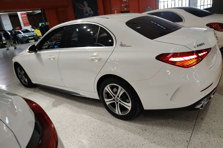 奔驰C级 2022款 改款 C 200 L 运动版车身外观4