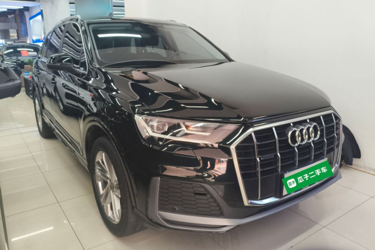 奥迪Q7 2023款 45 TFSI quattro S line运动型车身外观3