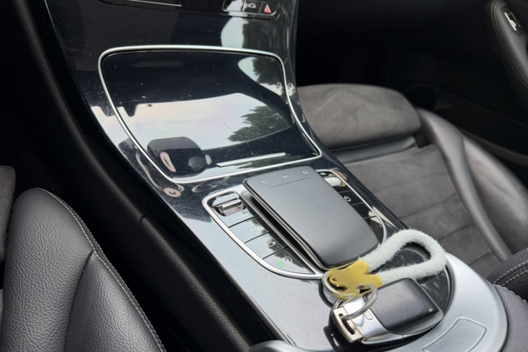 奔驰C级 2019款 C 260 运动版 4MATIC中控内饰7007